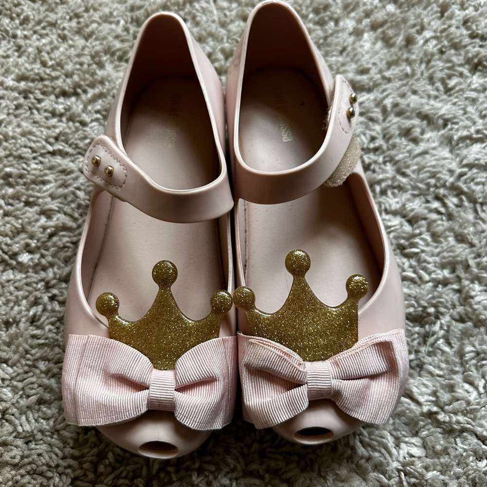 Mini Melissa jelly shoes.